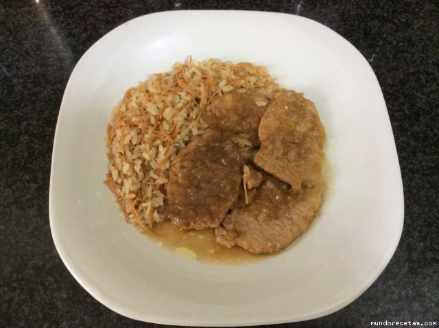 Receta de Lomo con cebolla caramelizada AMC Receta de Lomo con cebolla caramelizada AMC