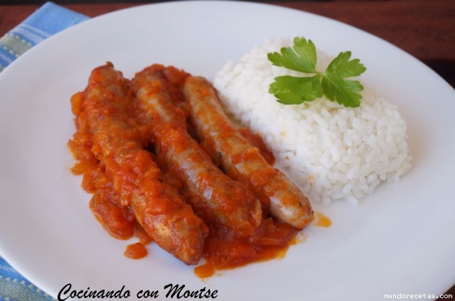 Receta de Salchichas con salsa de tomate y arroz Receta de Salchichas con salsa de tomate y arroz