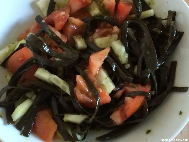 Receta de Ensalada de espagueti de mar al pesto Receta de Ensalada de espagueti de mar al pesto