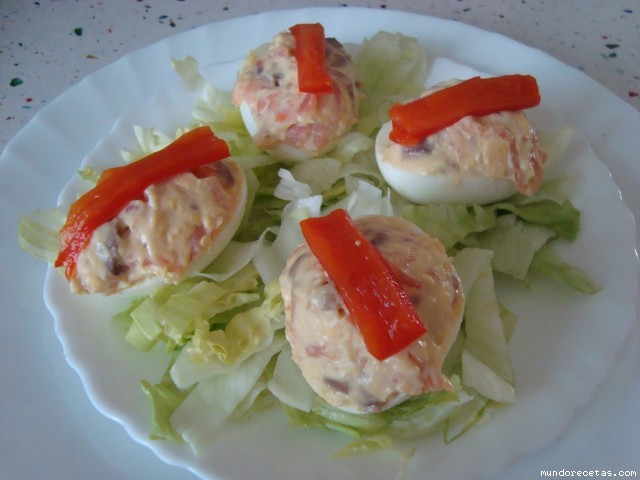 Receta de Huevos rellenos de salmn y anchoas de chispi57