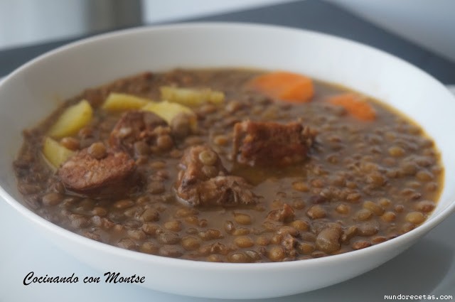 Lentejas guisadas con chorizo y costilla