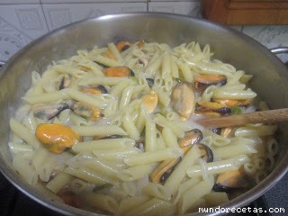 Receta de Macarrones con mejillones y verduras Receta de Macarrones con mejillones y verduras